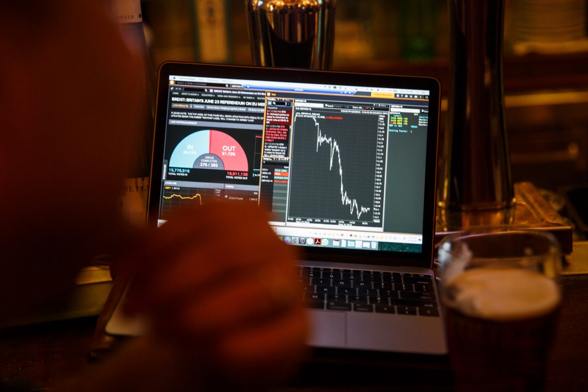 MIT Tech Review: 10月6日に発生した英ポンドの瞬間暴落の原因にツイッターが浮上