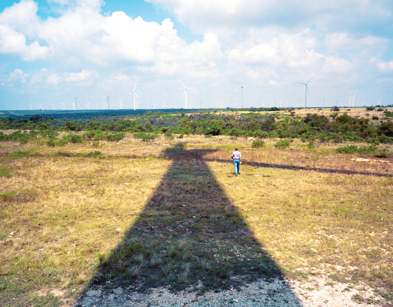 <b><a href="https://www.technologyreview.com/s/602468/the-one-and-only-texas-wind-boom/">The One and Only Texas Wind Boom</a></b> <br> Photograph by Sandy Carson