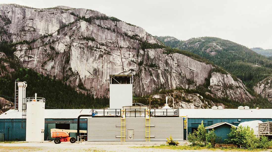 <b><a href="https://www.technologyreview.com/s/601490/go-inside-an-industrial-plant-that-sucks-carbon-dioxide-straight-out-of-the-air/">Go Inside an Industrial Plant That Sucks Carbon Dioxide Straight Out of the Air</a></b> <br> Photograph by Kamil Bialous