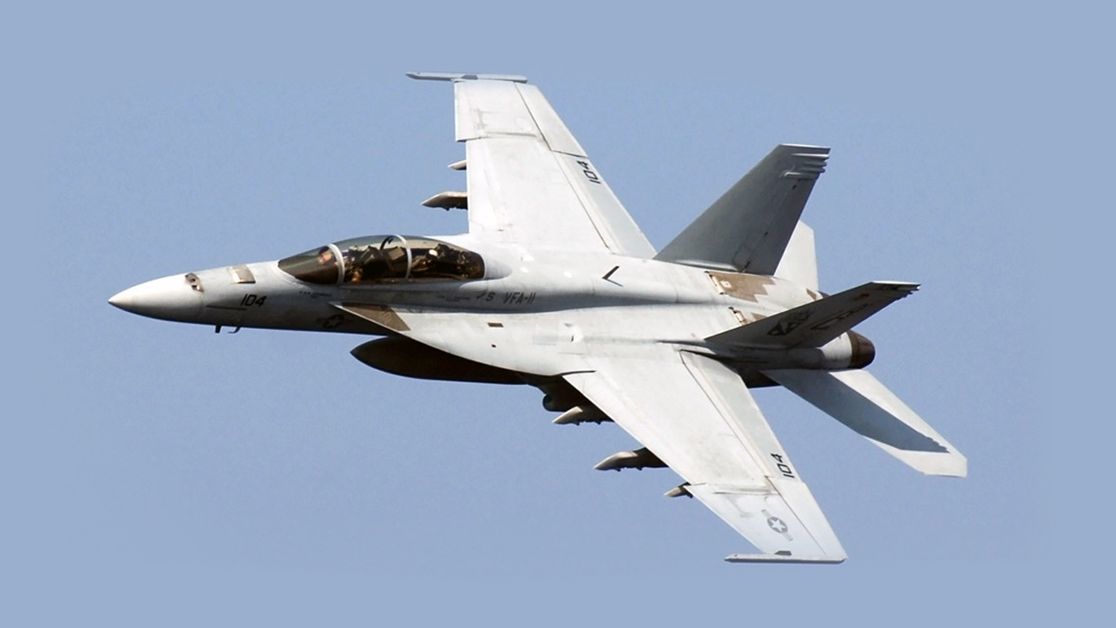 MIT Tech Review: 飛行中のF/A-18から103機の自律ドローン編隊射出に成功