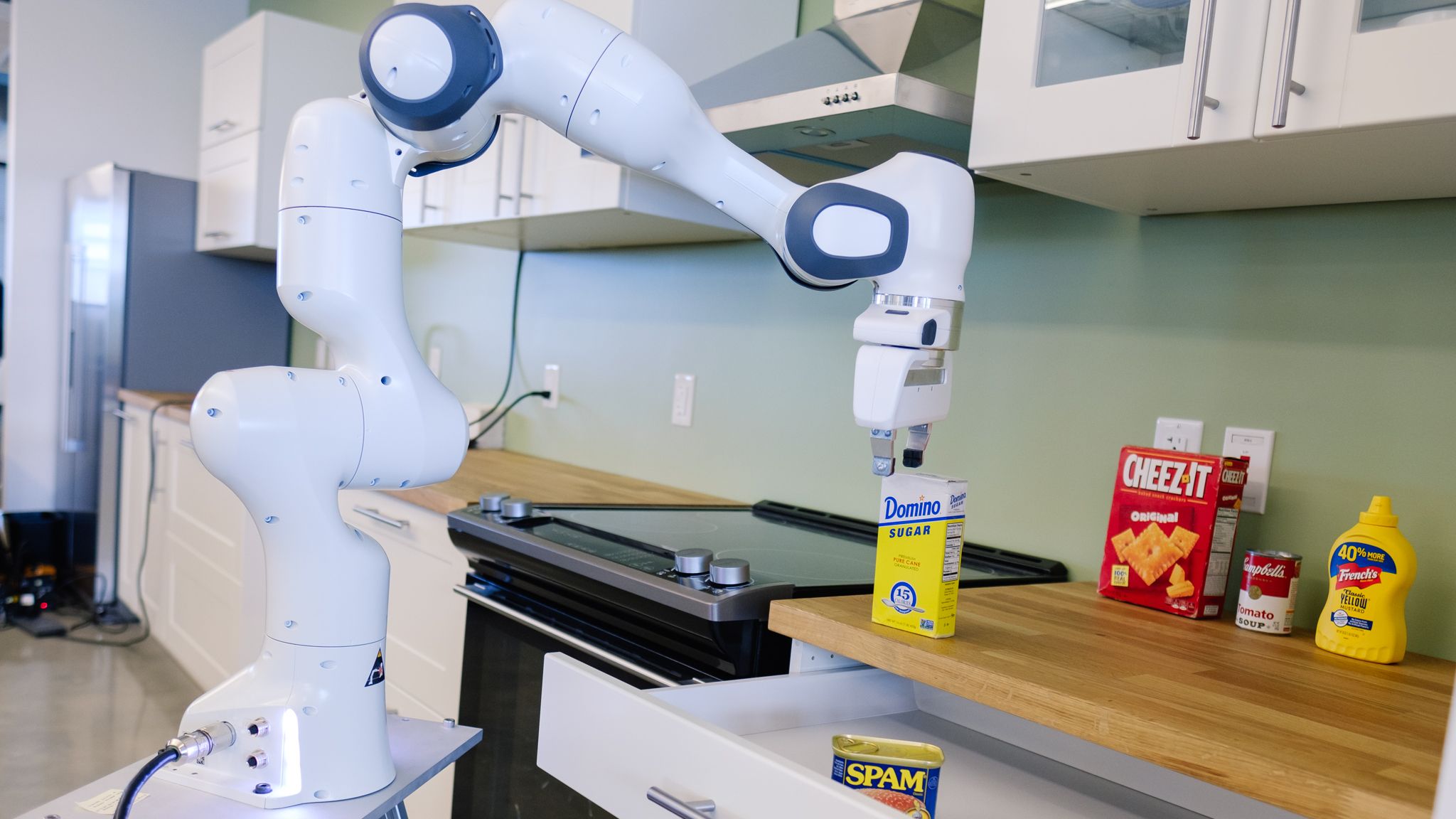 エヌビディアの新研究所、イケア製キッチンでAIロボットを訓練中