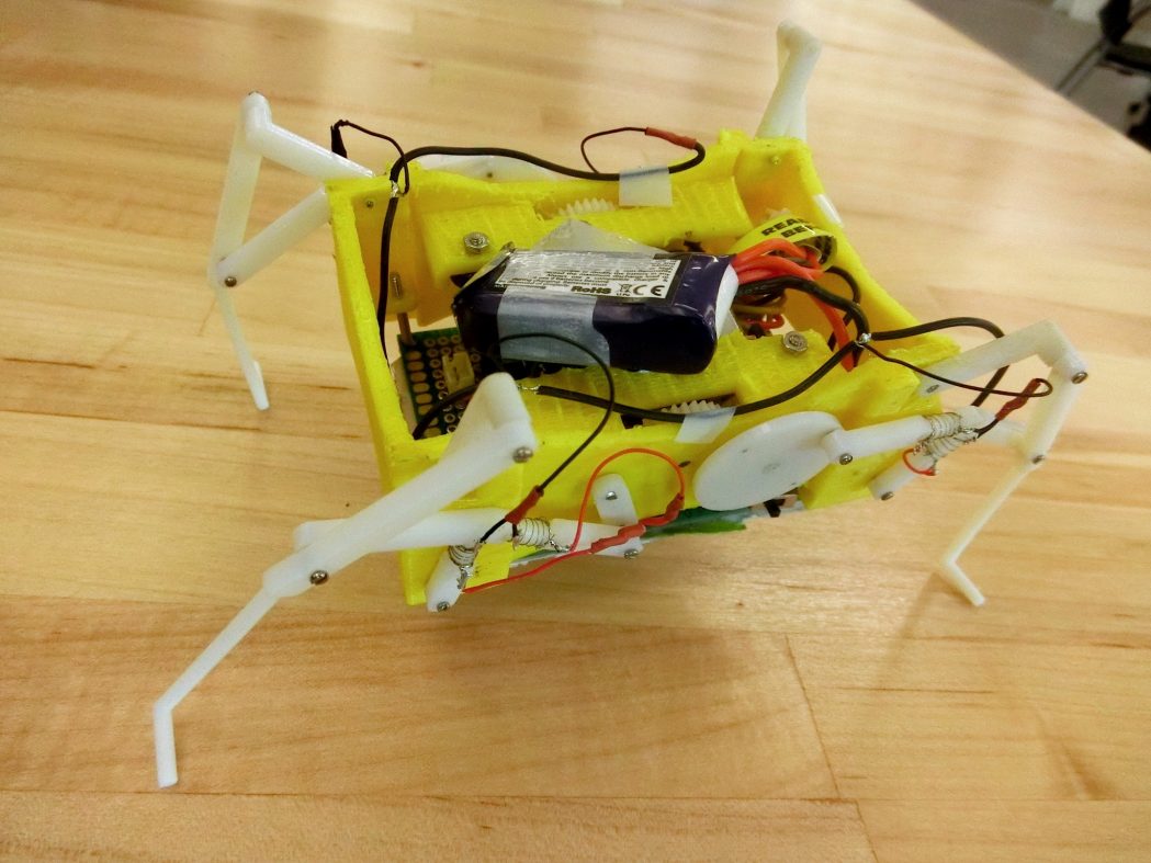 脚を溶かして高さを調整、新発想の環境適応ロボット