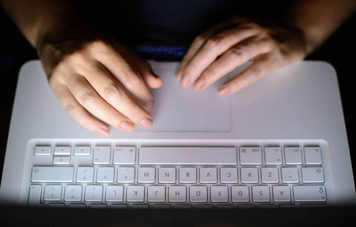 英国政府、アダルトサイトに「成人確認」義務付けへ 7月から