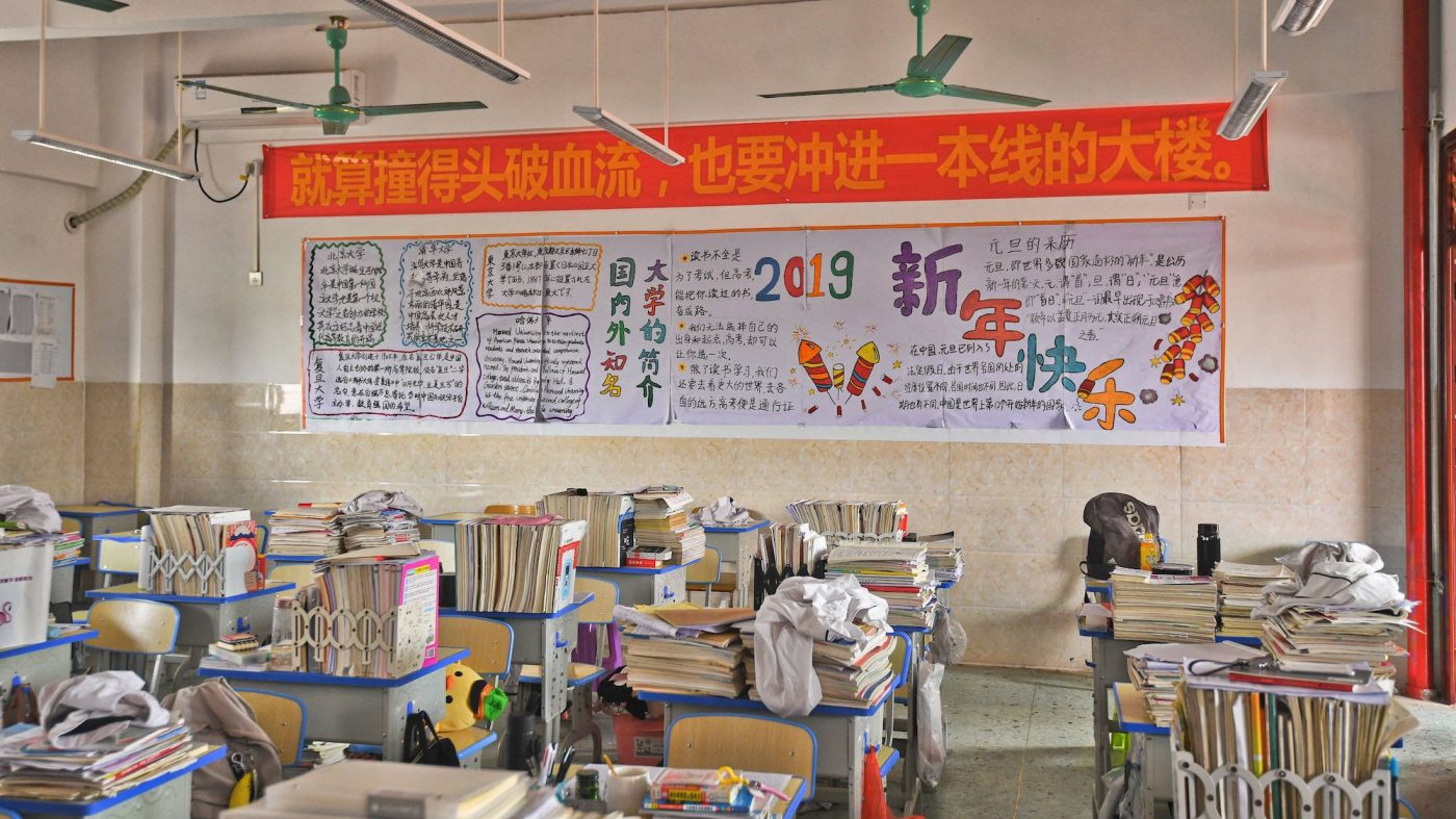 小学生1万7000人にスマートウォッチを無償配布=中国・広州市