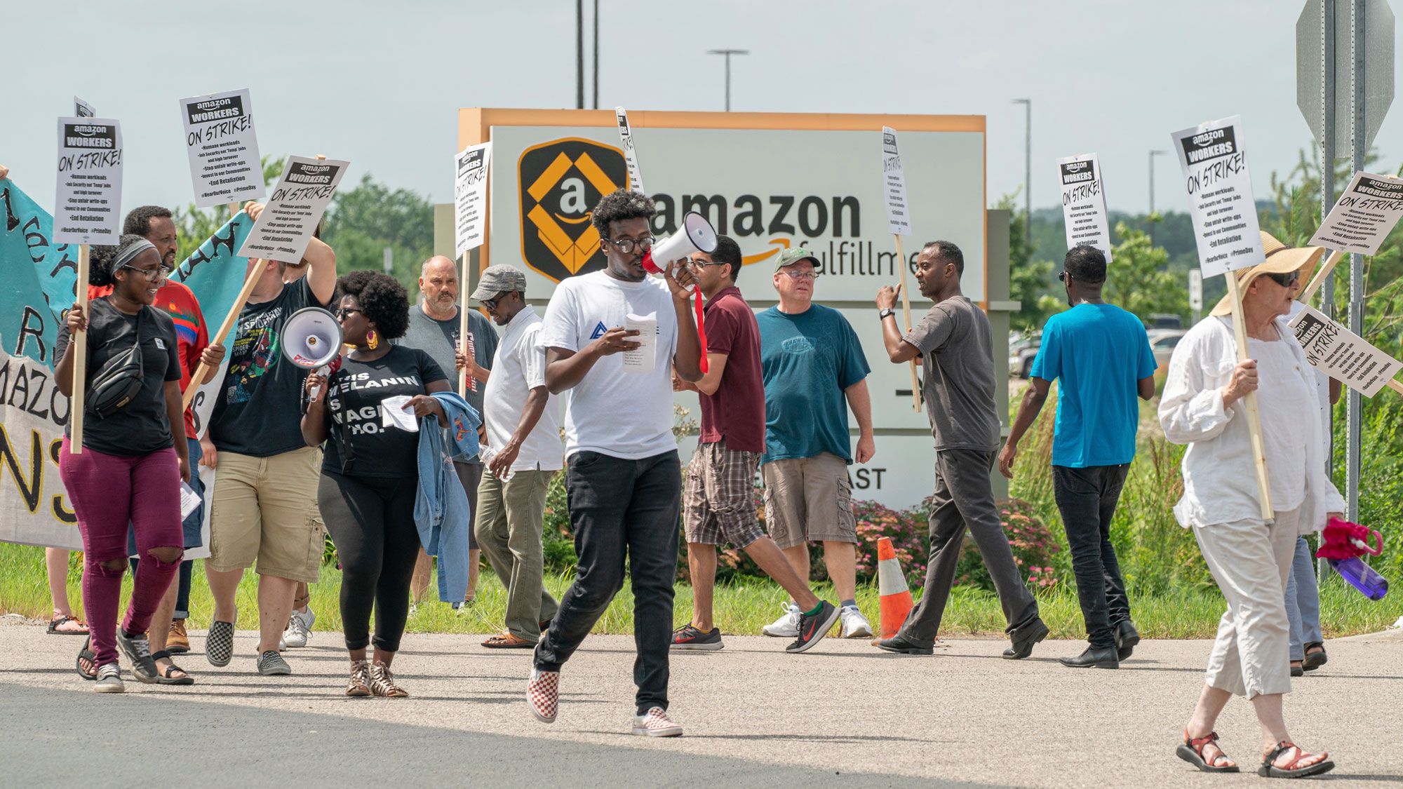 アマゾン本社従業員が初のストへ、気候変動対策の強化求め
