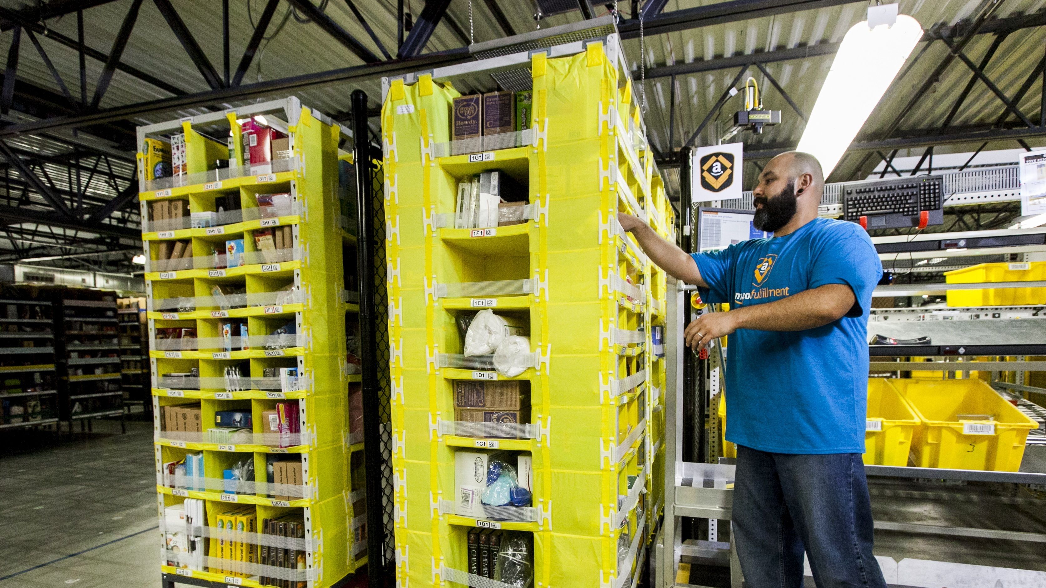 新型コロナで注文激増、アマゾンが米国で10万人を新規雇用へ