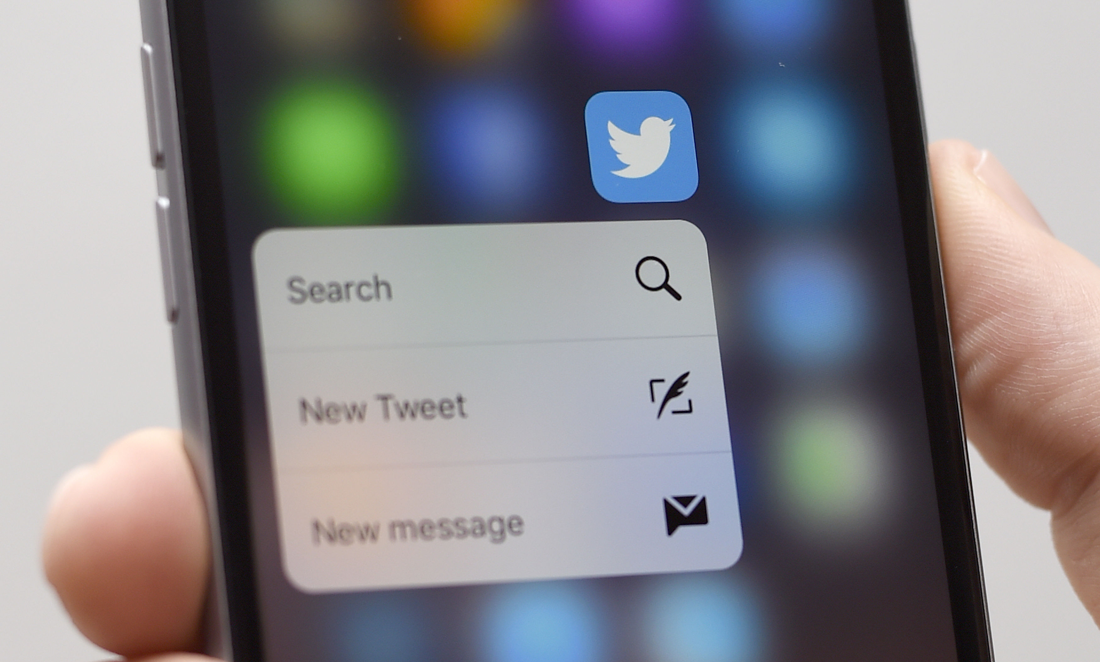 ツイッター、トランプ大統領の投稿に「要事実確認」ラベル