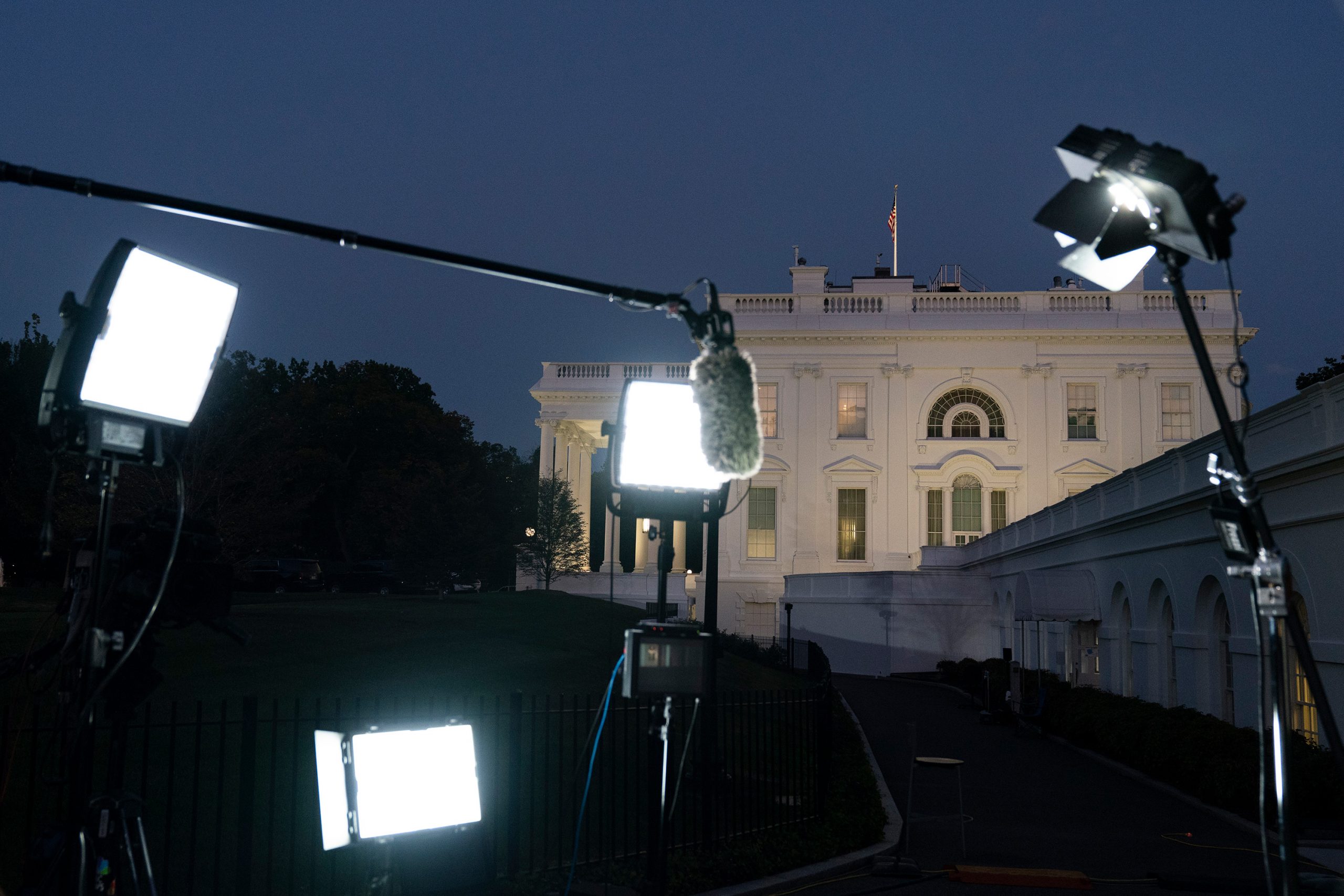 トランプ大統領発のデマ、中立謳うマスコミが拡散に加担