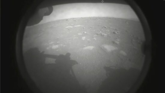 NASA探査機「パーサビアランス」が火星に着陸、生命探索を開始へ