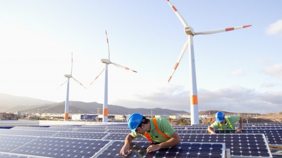 再エネが今後5年で急成長、化石燃料と原子力に匹敵＝IEA