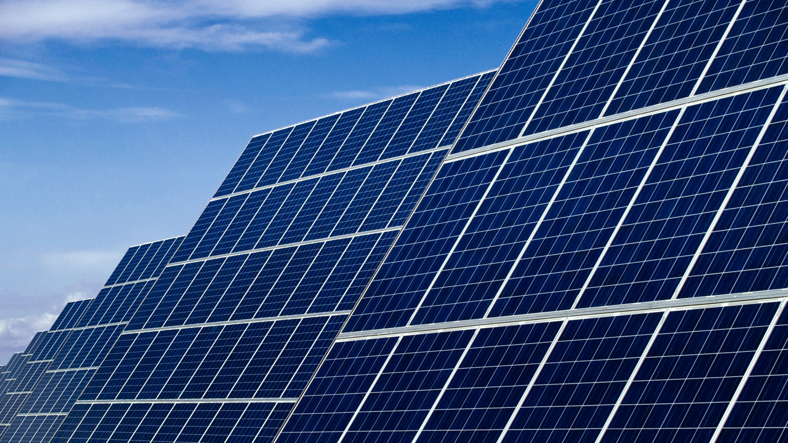 参入相次ぐ「ペロブスカイト太陽光電池」、実用化はいつ？