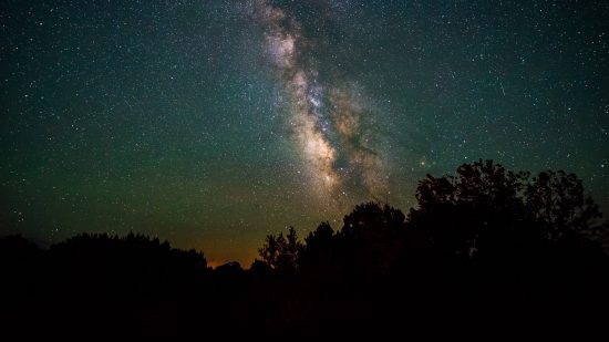 「環境にやさしい」LED照明が告げる暗い空の終わり