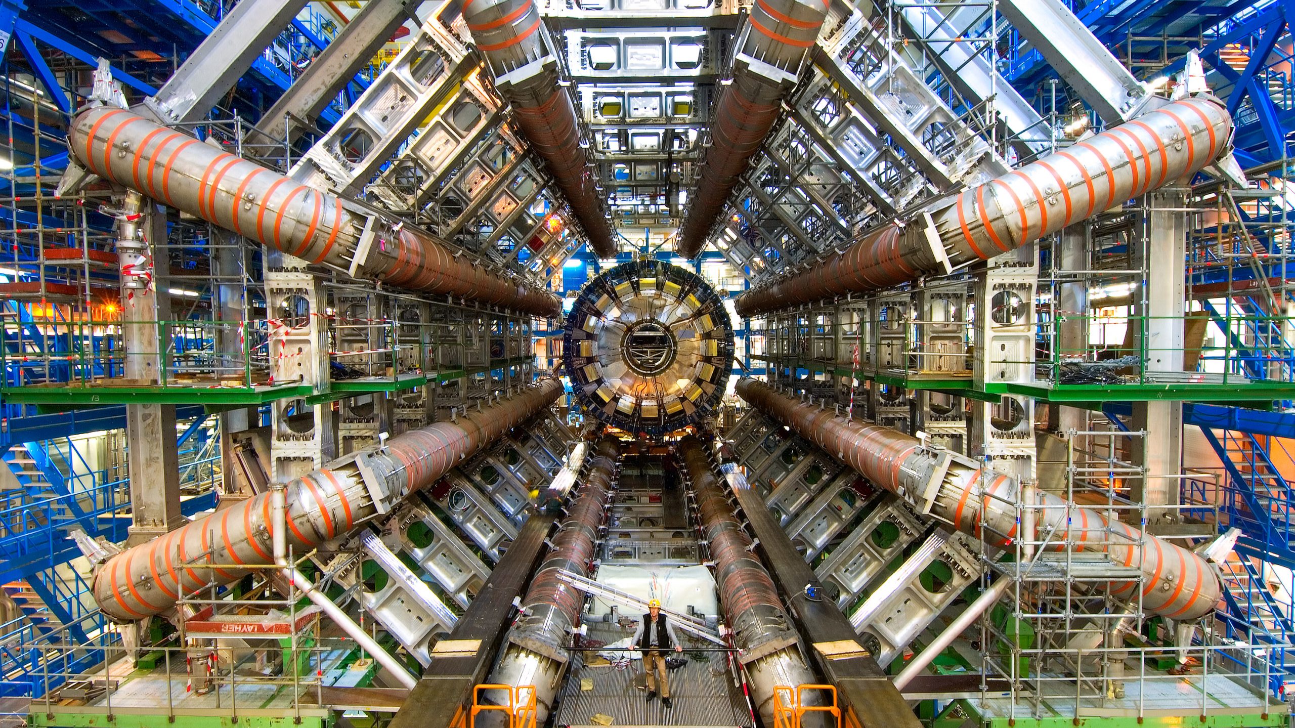 世界最大の粒子加速器で
新しい物理学を探求する旅
