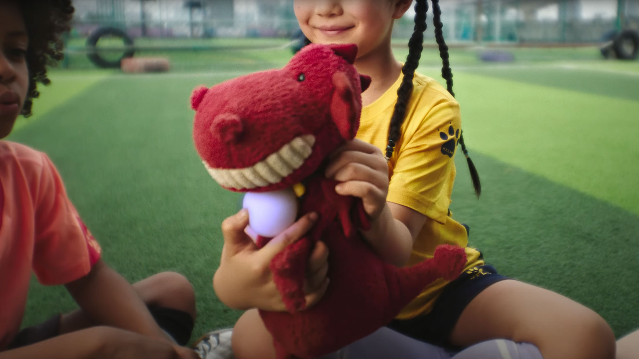 ぬいぐるみとおしゃべり、中国でLLM搭載の「AIおもちゃ」ブーム