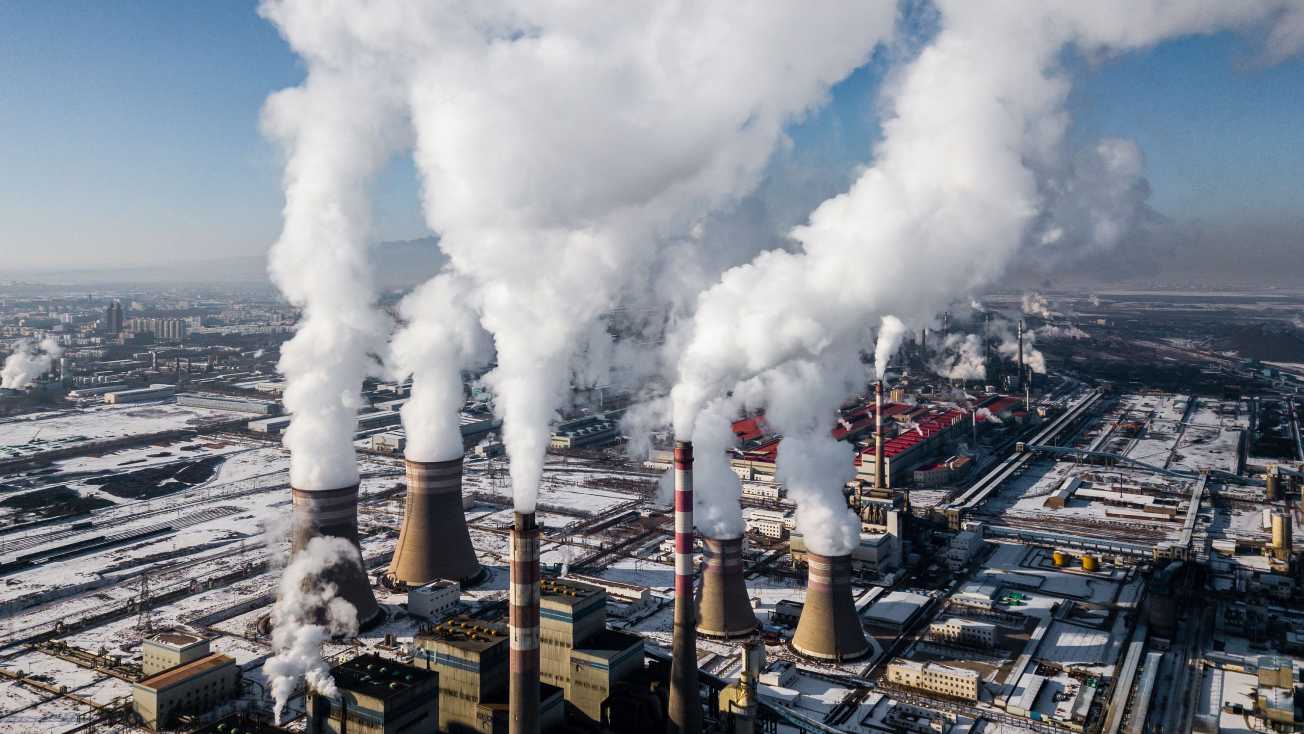 米国不在、「化石燃料」言及回避——骨抜きに終わった30回目のCOP