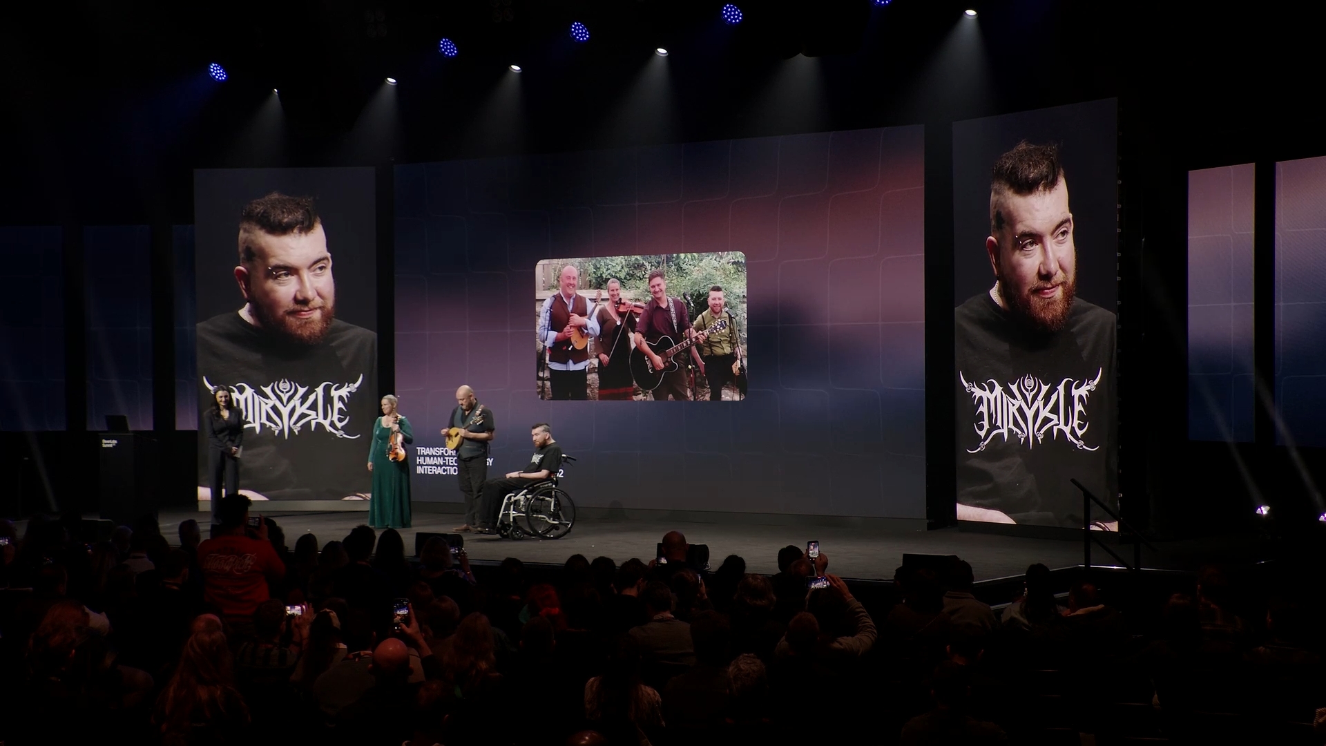 「声のクローン」で歌声再現
ALSのミュージシャンが
2年ぶりにステージ復帰