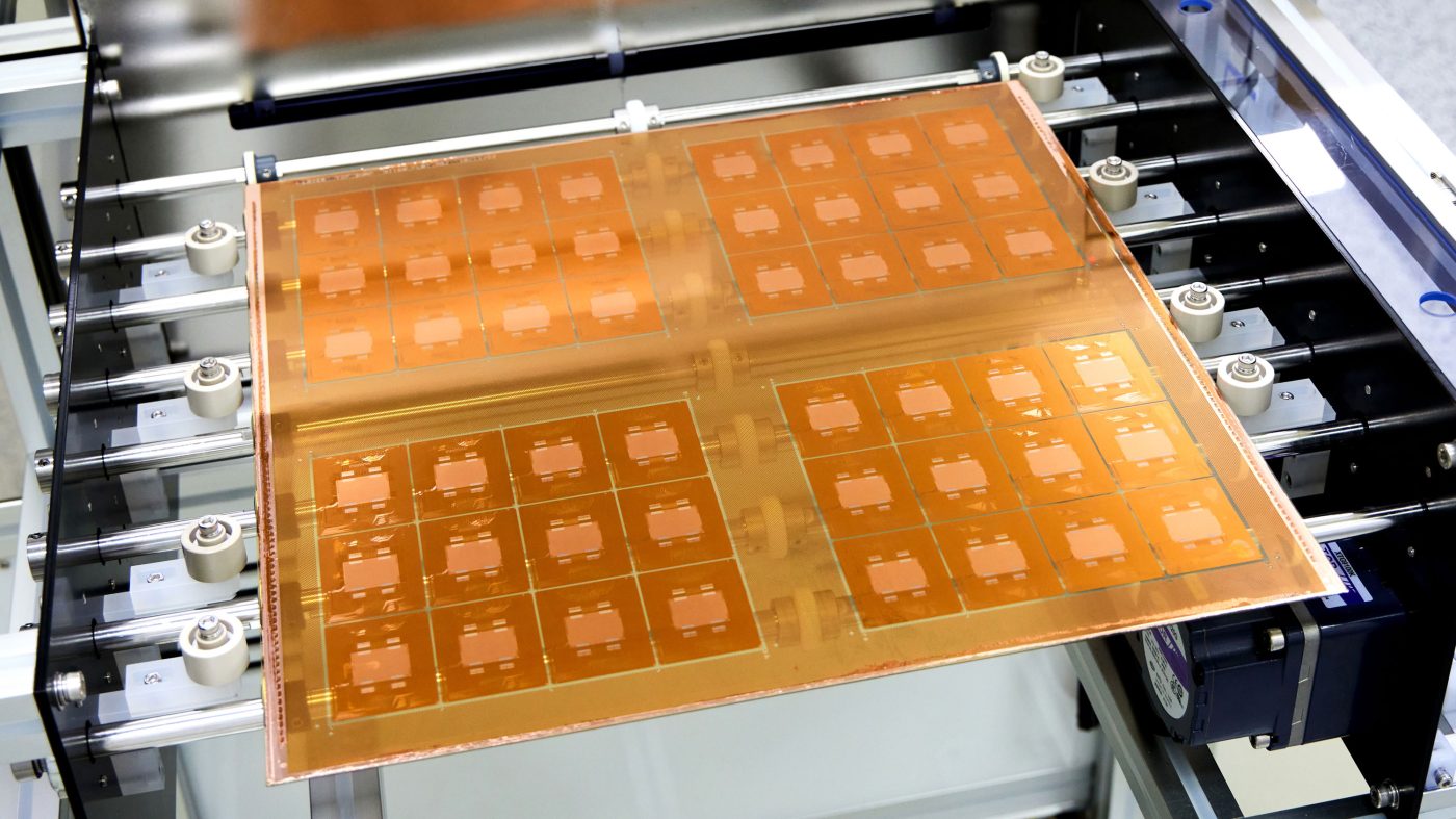 Plp Chip MIT Tech Review: AIチップの熱問題、解決策は「ガラス」 年内に商業生産へ
