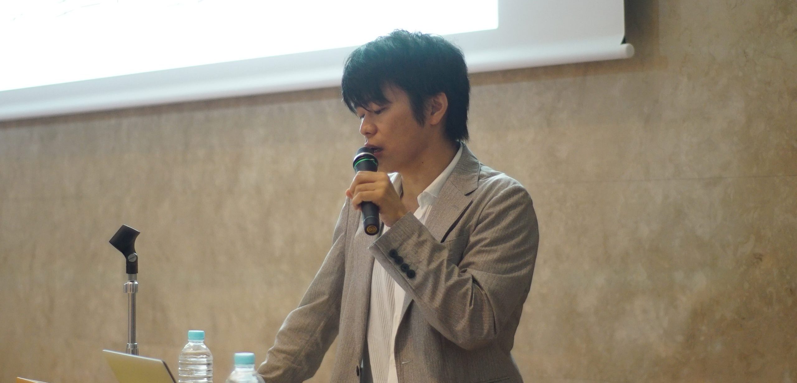 「AIが仕事を生む」は欺瞞、井上智洋が提唱する月7万円のBI導入