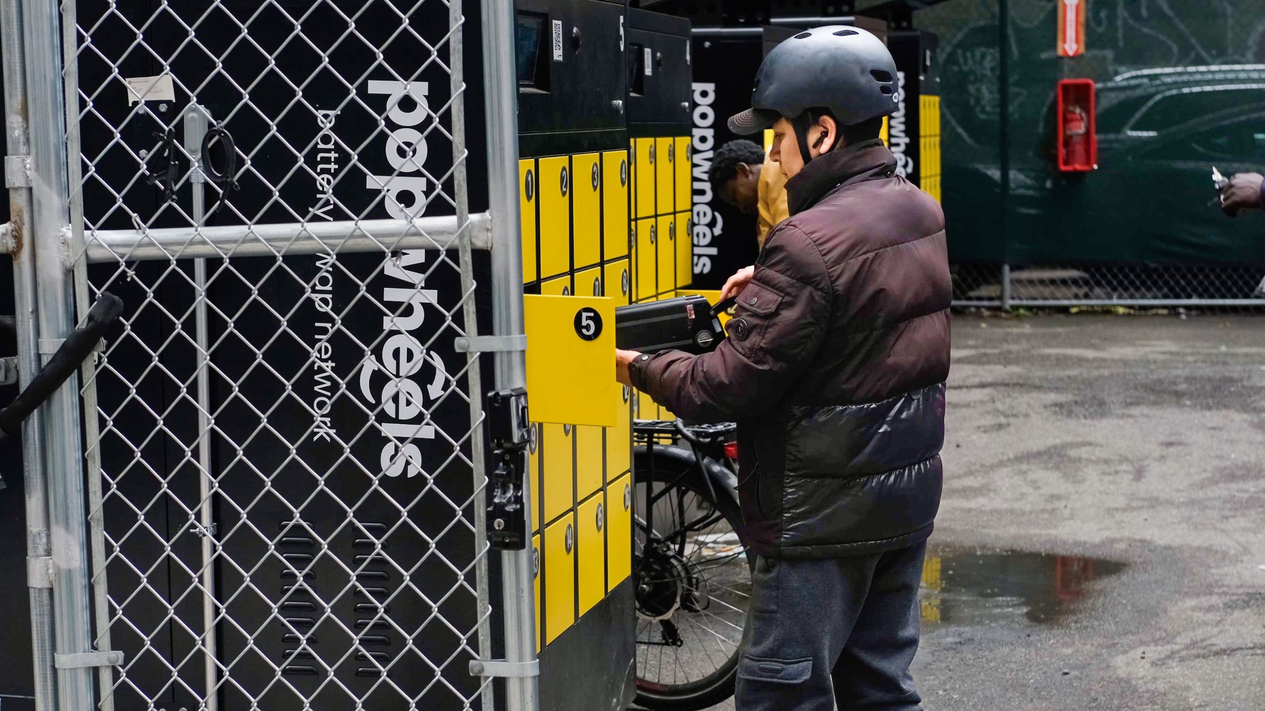 電動自転車からコンロまで、小型バッテリーは都市の送電網を支えるか